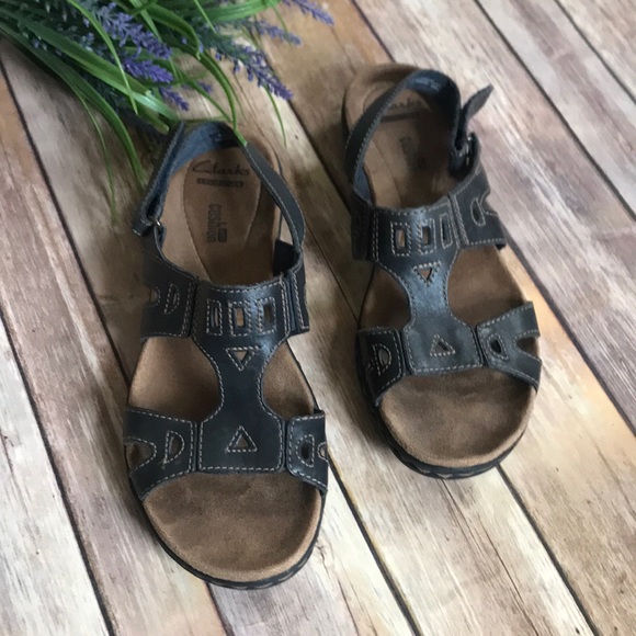 clarks sandals size 4